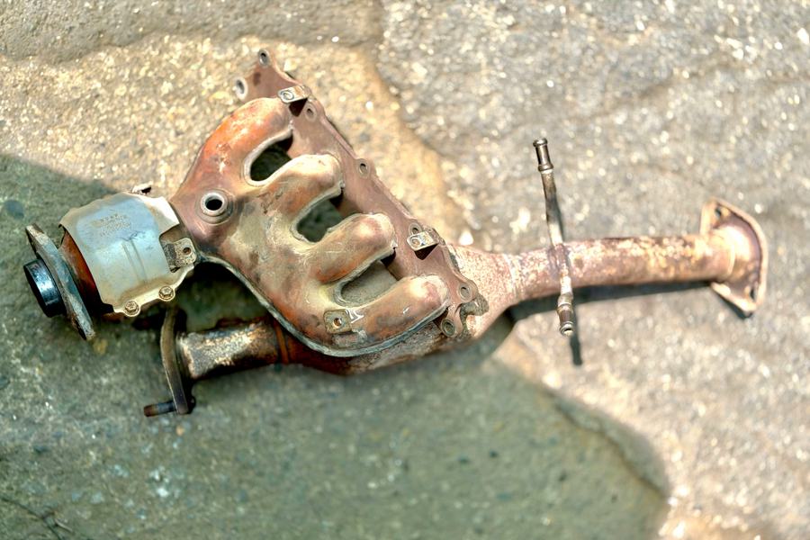 نمونه کاتالیزور خراب خودرو